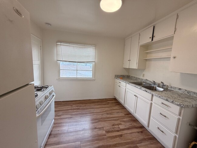 Building Photo - 514 N Elizabeth St