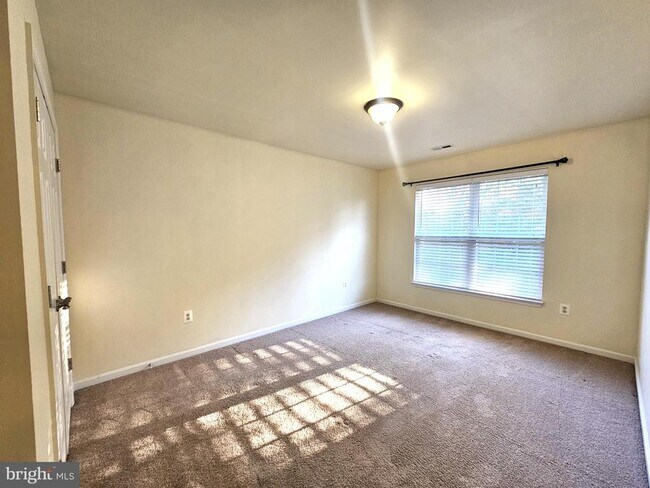 Building Photo - 6125 Hot Spring Ln