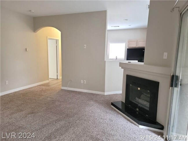 Building Photo - 2ND FLOOR 1 BED, 1 BATH UNIT ON THE SOUTH ...