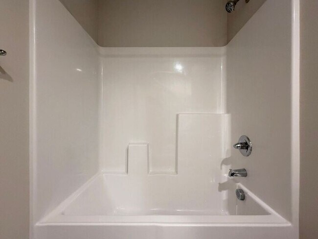 Building Photo - 2638 Waterlily Dr