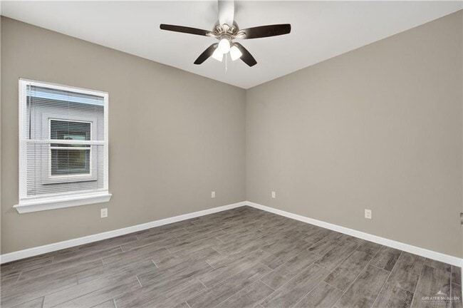 Building Photo - 15 Valle Vista St