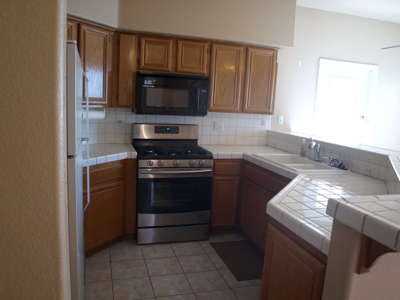 kitchen - 5225 W Reno Ave