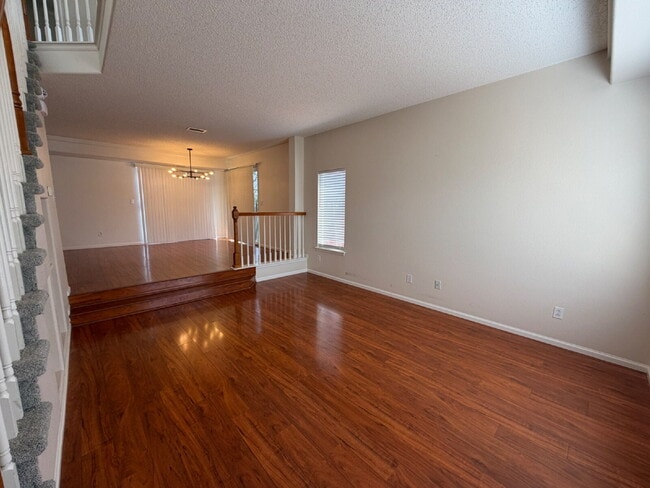 Building Photo - ~Available Now~ Beautiful Home in cul-de-sac with Open Floor Plan, Spacious Loft & Private Fenced...