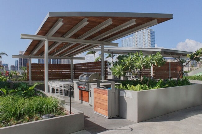Building Photo - Central AC. Two Swimming Pools. Ocean view...