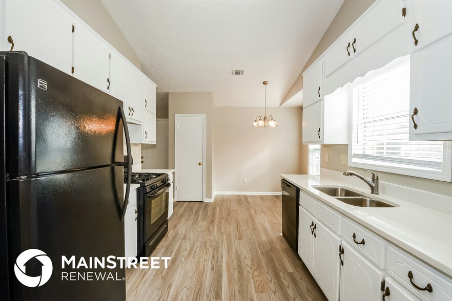 Building Photo - 5791 Mistyview Dr