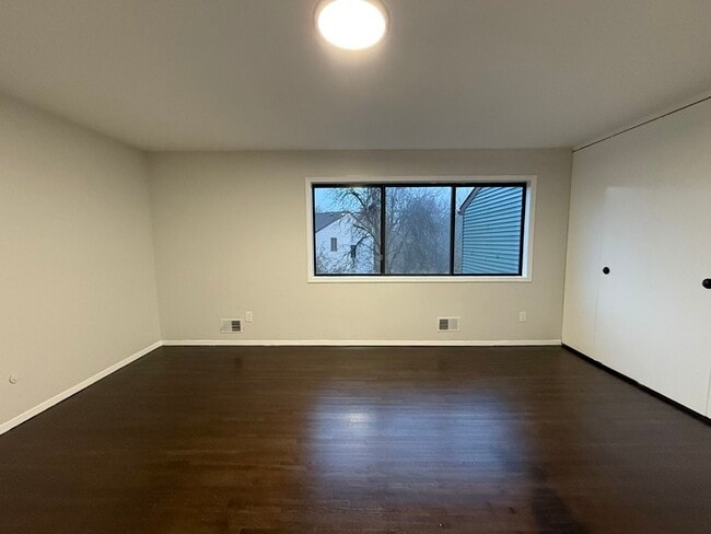 Building Photo - 440 Tall Oak Ln