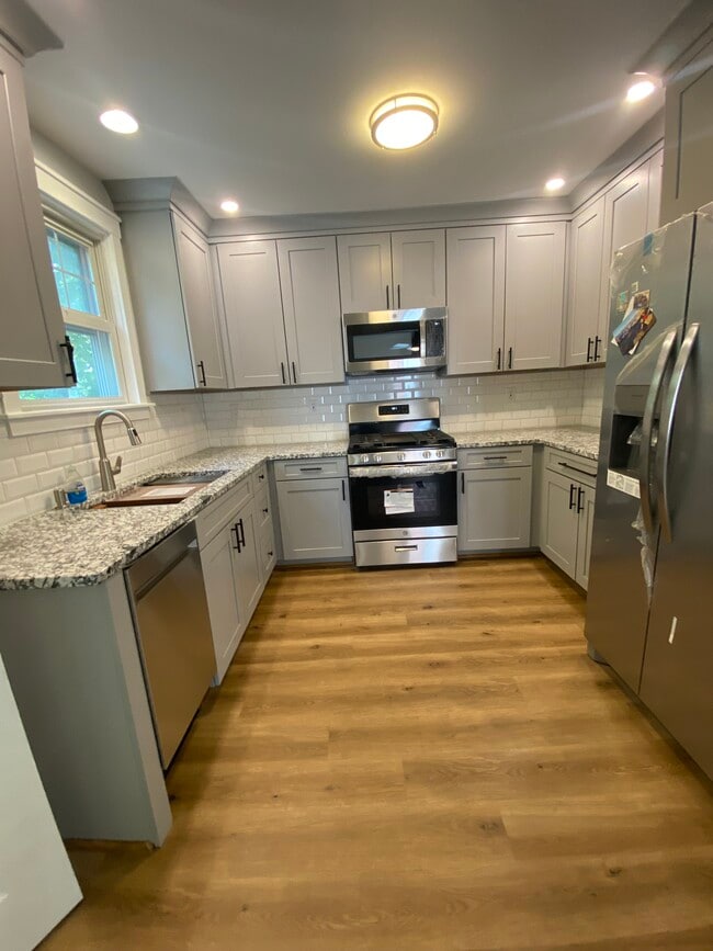 Building Photo - 6903 Buckingham Pl