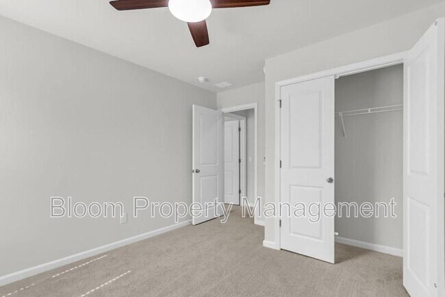 Building Photo - 411 Broad Elm Wy