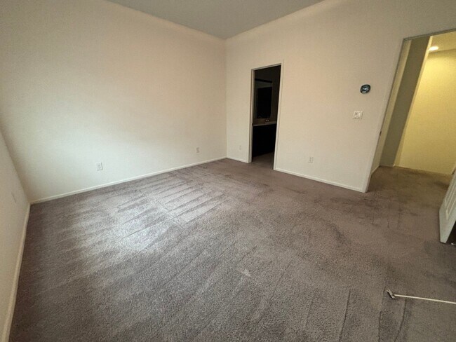 Building Photo - Beautiful Gated 3-Bed, 2.5-Bath Townhome in North Las Vegas!