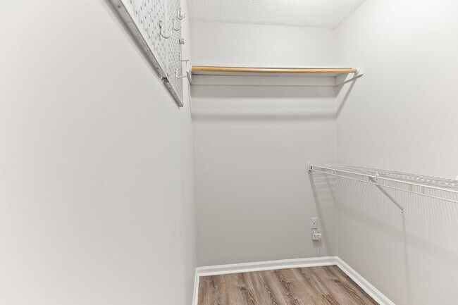 Building Photo - 165 Hummingbird Ave