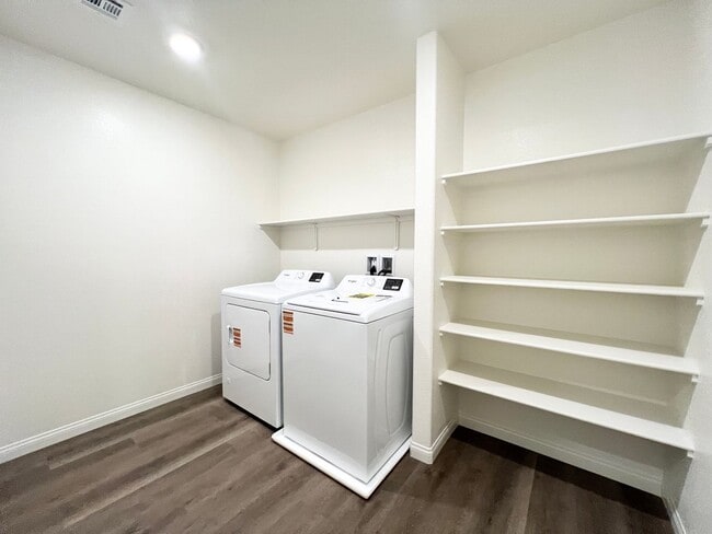 Building Photo - 2625 Dahlia Fls Ave