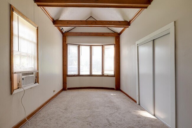 Building Photo - 2056 Jackson Ave