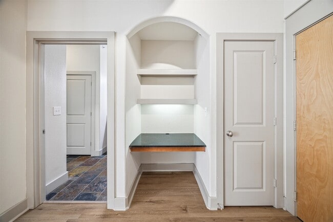 Building Photo - 1901 Post Oak Blvd