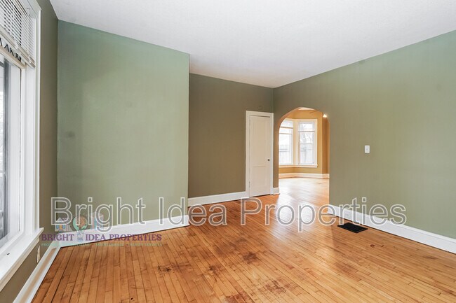 Primary Photo - 3322 Clinton Ave