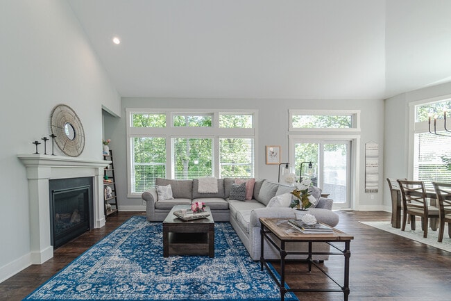 Building Photo - 5070 Ranchview Ln N