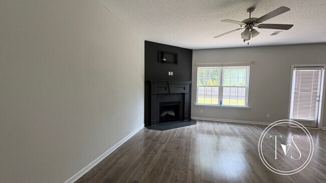 Building Photo - RATE DROP ALERT (was $2400/month) and SUMM...