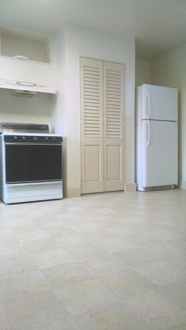 Building Photo - 1905 6th St