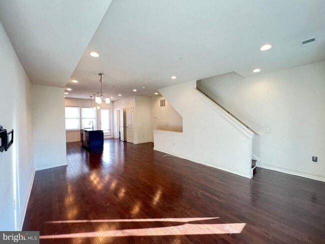 Building Photo - 2660 Collins St