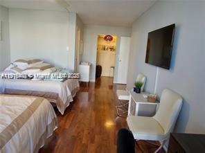 Building Photo - 800 Parkview Dr