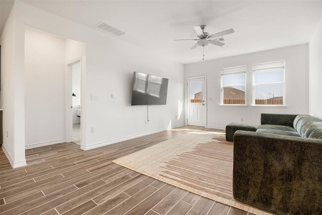 Building Photo - 13707 Manhattan Dr