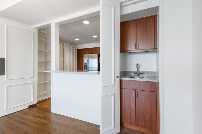 Building Photo - 180 E Pearson St