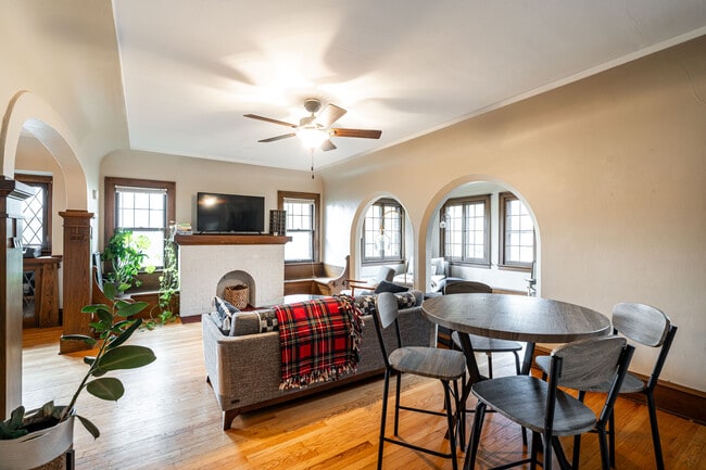 Building Photo - 522 N 65th St