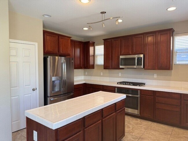 Building Photo - Three Bedroom Damonte Ranch Home