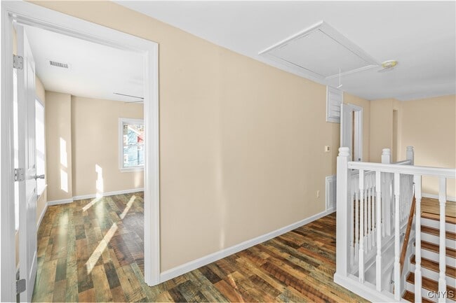 Building Photo - 9614 Maple Ave