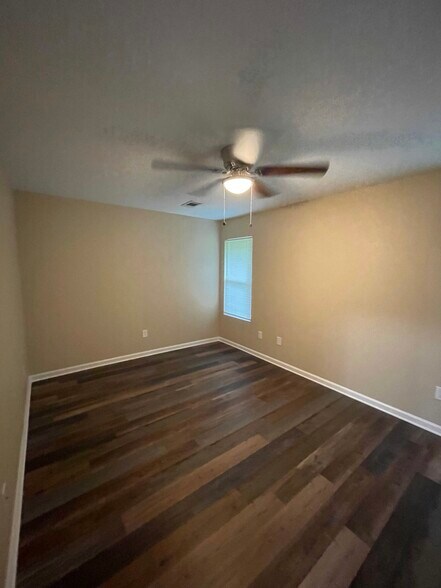 Building Photo - 410 Parkhill Cove