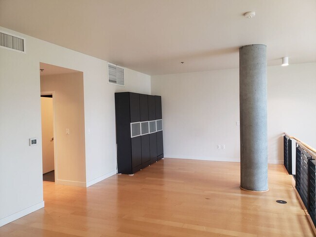 Building Photo - Wonderful Two story Penthouse Condo! Water...