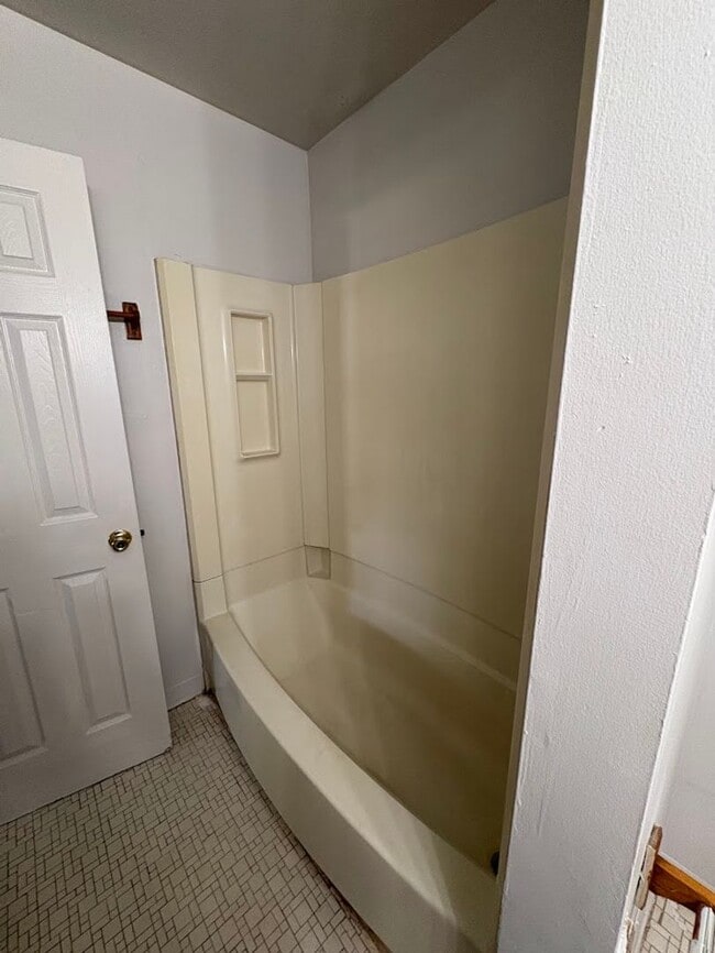 Building Photo - One bedroom one bathroom apartment for rent