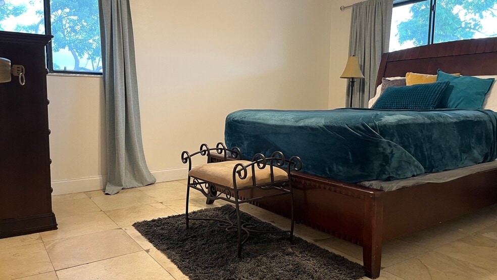 Master bedroom - 19700 SW 103rd Ct