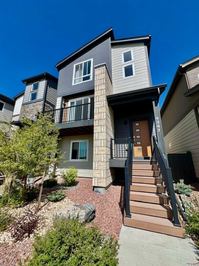 Primary Photo - Gorgeous 3 Story Home in close to Cottonwo...
