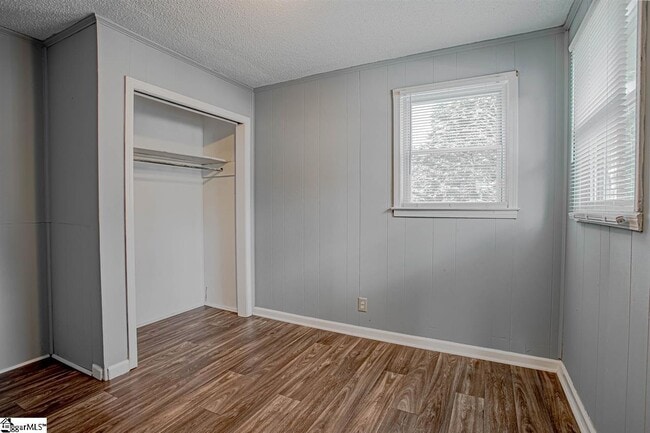 Building Photo - 105 Foster Cir
