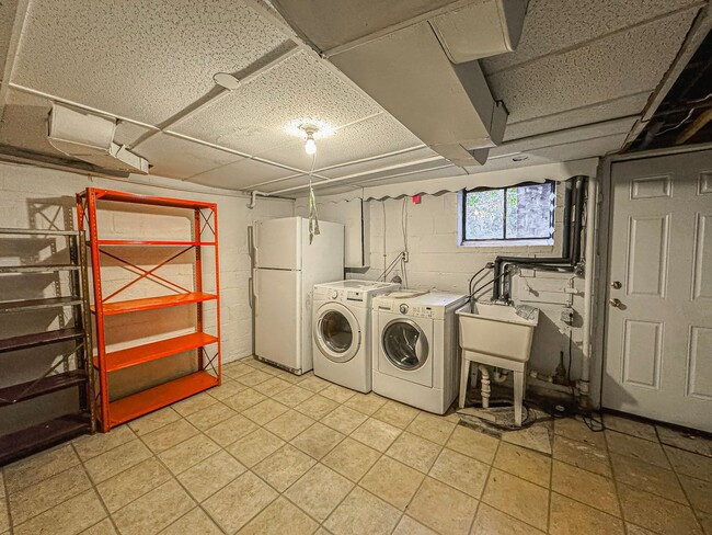 Building Photo - Beautiful 3 Bed 1 Bath End Row Brick Townhouse With Fenced In Yard In River Terrace