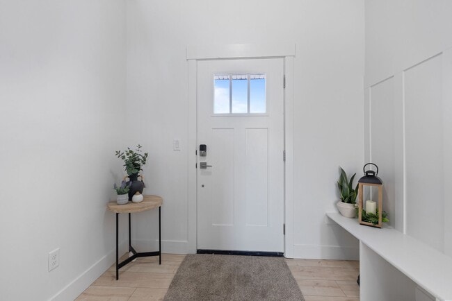 Building Photo - Modern Luxury Townhome in Prime Location –...