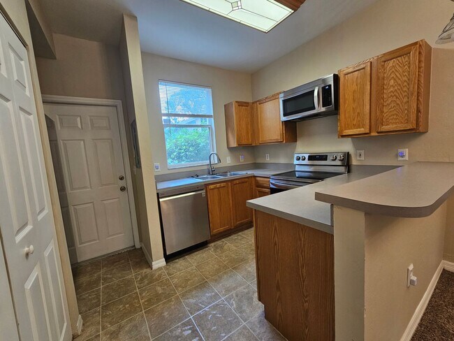 Building Photo - 3575 SW 30th Way