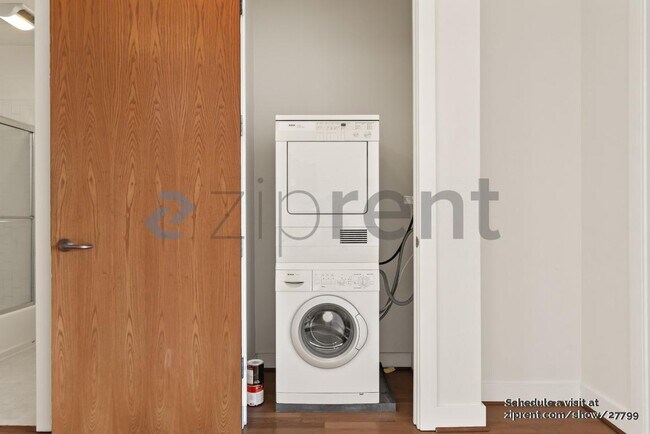 Building Photo - Unit 604