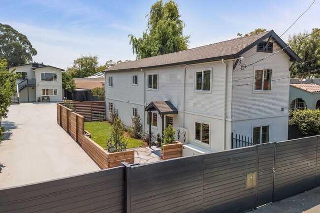 Building Photo - Fantastic Berkeley Home