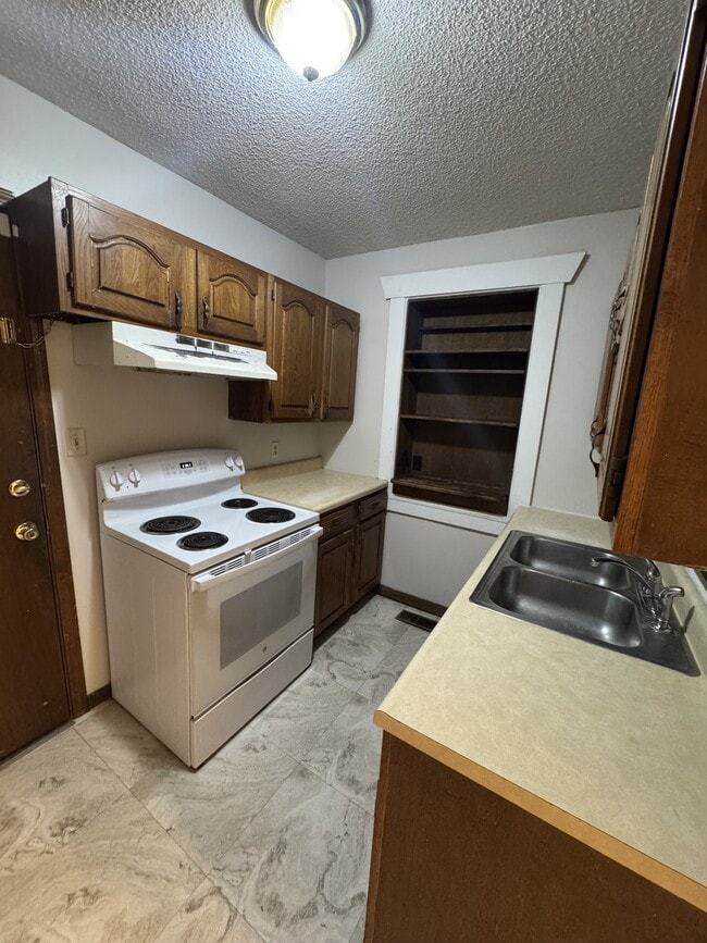 Building Photo - 2508 SE Kentucky Ave