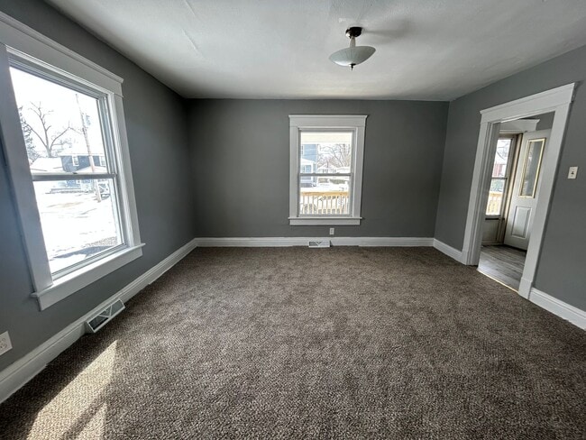 Building Photo - Fully Renovated 3 Bedroom, 2 Full Bath Home on a Double Lot in Grove City!