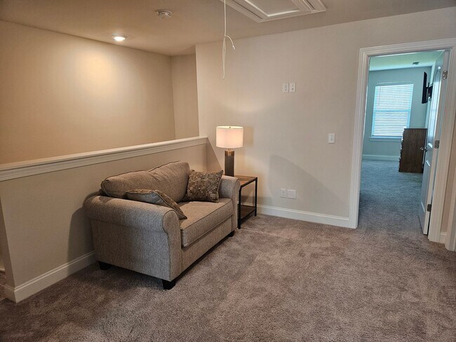 Building Photo - FOR LEASE - FULLY FURNISHED 3 BEDROOM TOWNHOME IN LEBANON!