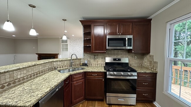 Building Photo - 45 Bristol Ct