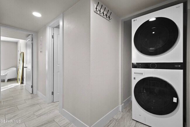 Building Photo - 10628 Springwood Dr