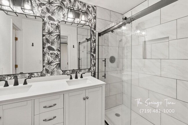 Building Photo - 2770 Richmond Dr