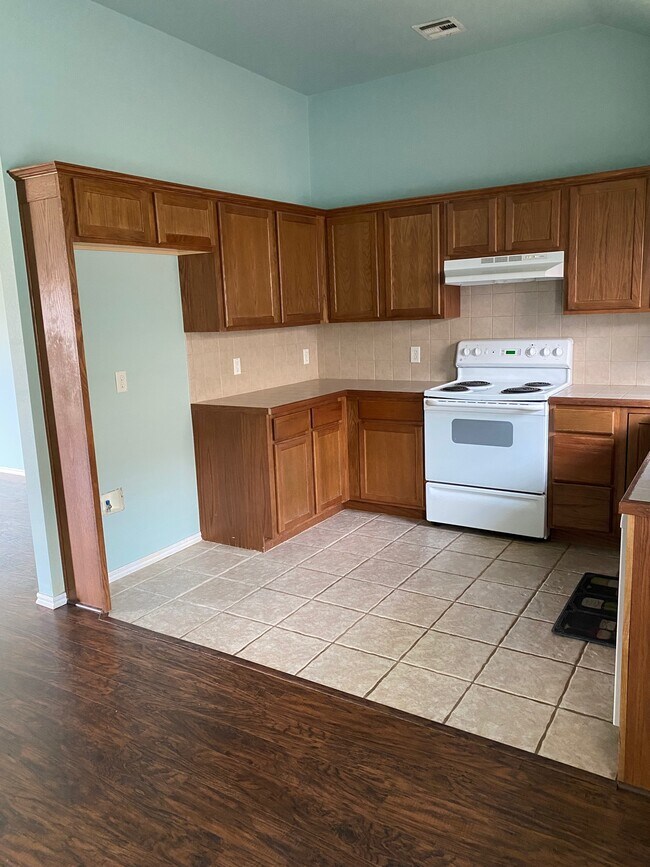 Building Photo - 3610 Ellis Ave