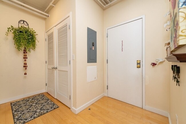 Building Photo - 210 South St