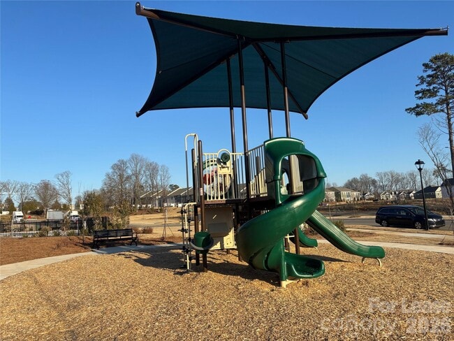 Building Photo - 2012 Highland Park Dr