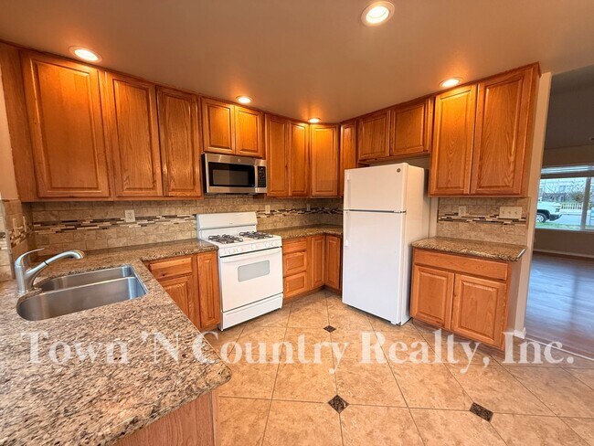 Building Photo - 1720 Cherokee Dr