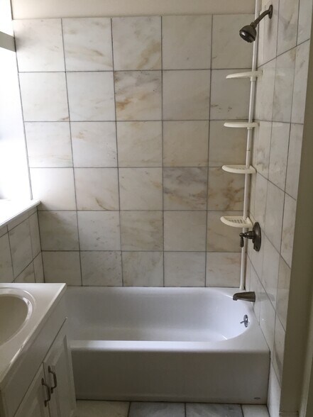 Building Photo - 74 Brainerd Rd